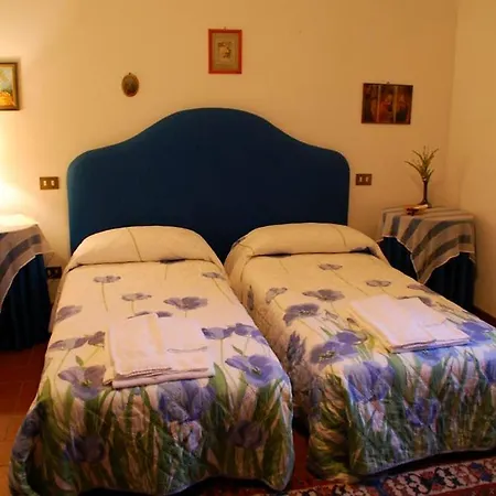 Sleeps 18 Pool Air Con Wifi Ranciano